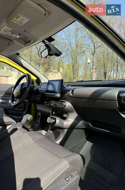 Внедорожник / Кроссовер Citroen C4 Cactus 2015 в 