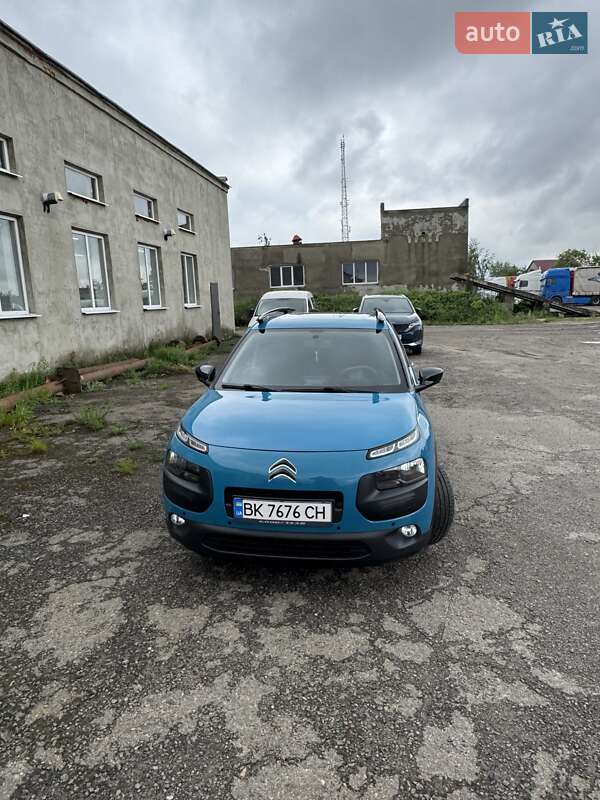 Внедорожник / Кроссовер Citroen C4 Cactus 2018 в Сарнах