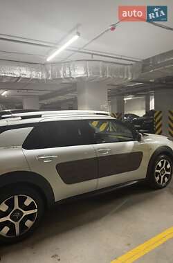 Внедорожник / Кроссовер Citroen C4 Cactus 2015 в 