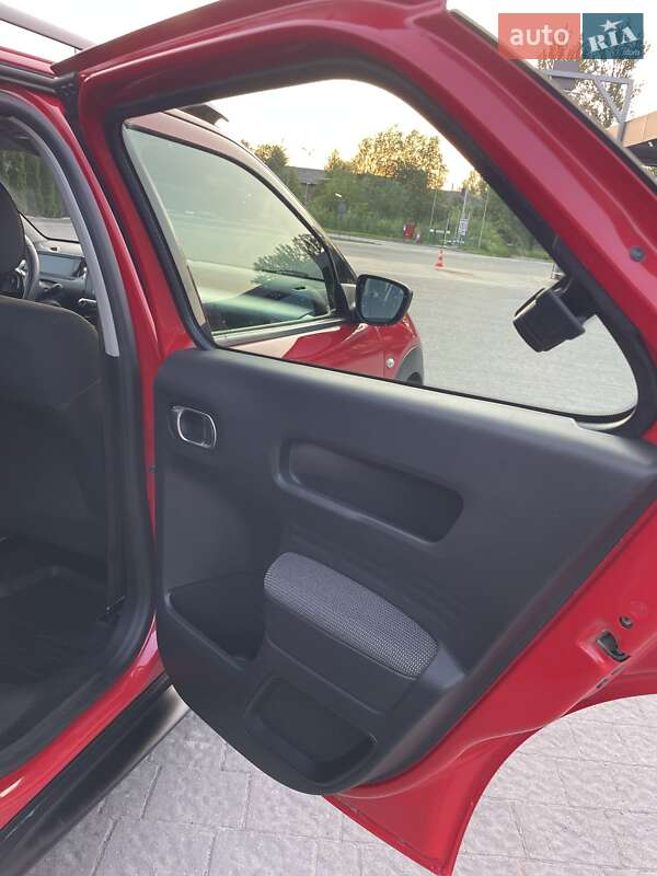 Внедорожник / Кроссовер Citroen C4 Cactus 2015 в Надворной