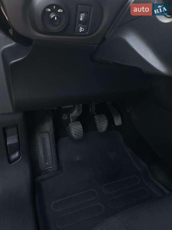 Внедорожник / Кроссовер Citroen C4 Cactus 2015 в Надворной