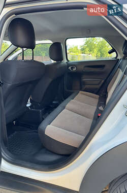Внедорожник / Кроссовер Citroen C4 Cactus 2015 в 