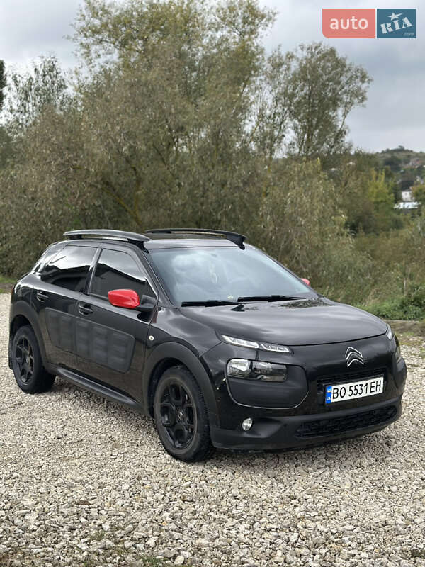 Внедорожник / Кроссовер Citroen C4 Cactus 2015 в 