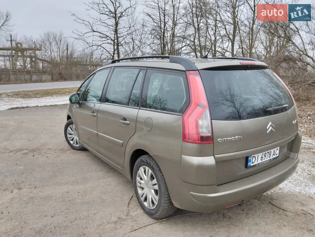 Продам Сітроен гранд Пікассо 7 місний, не битий та не гнилий, повністю все обслужане, 2 комплекти резини, усі стікала рідні, заводиться  дуже гарно в мороз, авто без вкладень!!!
Любий вид оформлення, власник!