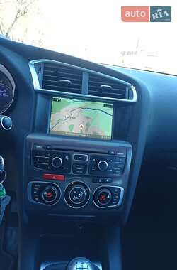 Хэтчбек Citroen C4 2014 в 