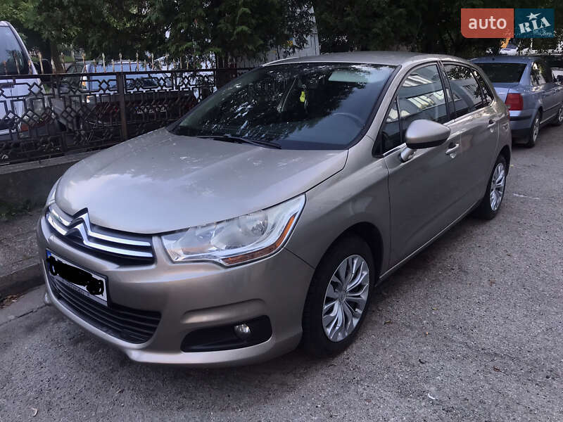Хэтчбек Citroen C4 2011 в 