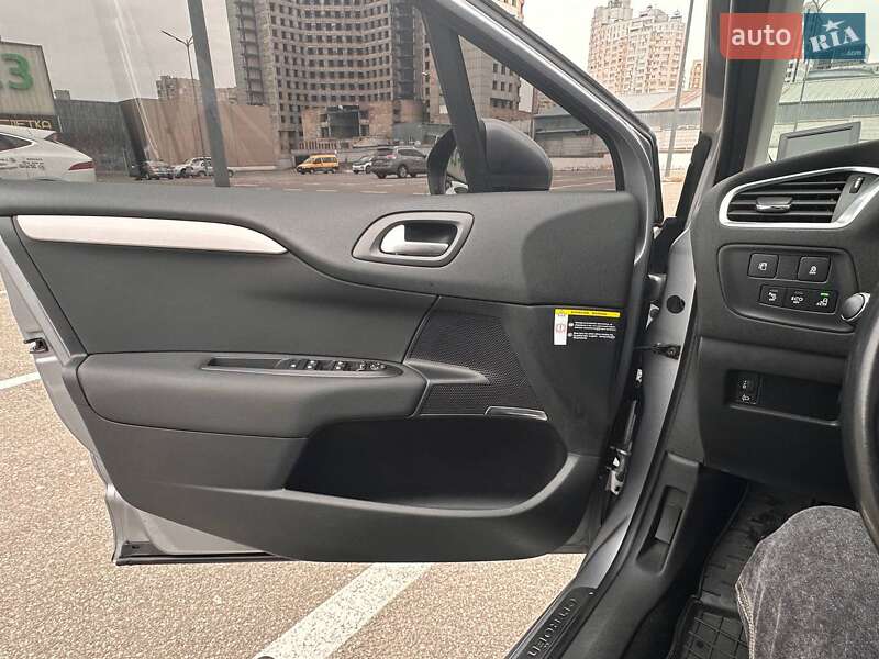 Хэтчбек Citroen C4 2016 в Киеве