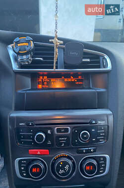 Хэтчбек Citroen C4 2013 в 