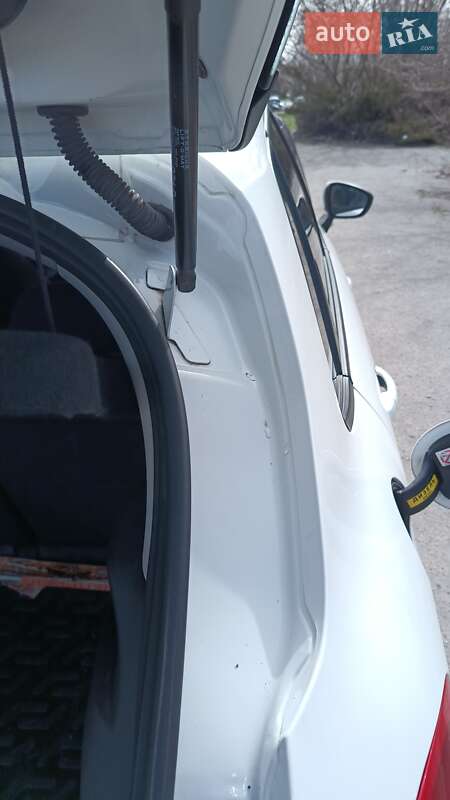 Хетчбек Citroen C4 2014 в Запоріжжі