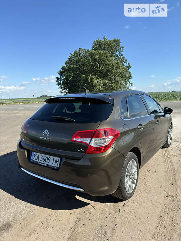 Хетчбек Citroen C4 2011 в Ромнах