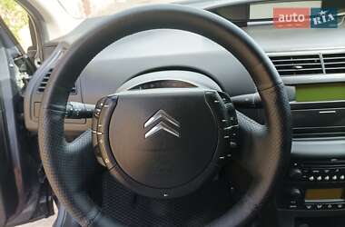 Хэтчбек Citroen C4 2009 в 