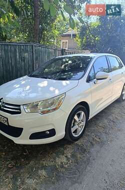 Хэтчбек Citroen C4 2012 в 