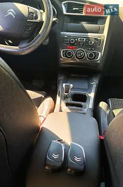 Хэтчбек Citroen C4 2011 в 