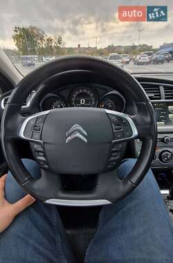 Хэтчбек Citroen C4 2015 в 