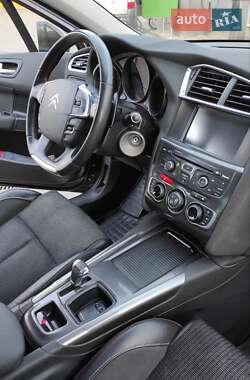 Хэтчбек Citroen C4 2013 в 