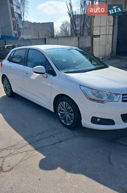 Хэтчбек Citroen C4 2011 в 