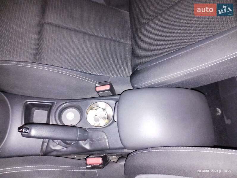 Хэтчбек Citroen C4 2015 в Киеве фото 15 Хэтчбек Citroen C4 2015 в Киеве