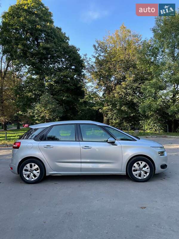 Хэтчбек Citroen C4 2016 в 
