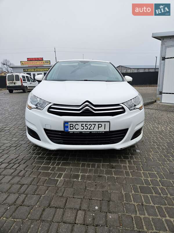 Хэтчбек Citroen C4 2012 в 