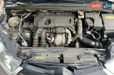 Хэтчбек Citroen C4 2013 в 