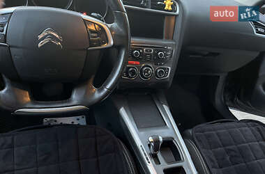 Хэтчбек Citroen C4 2013 в 