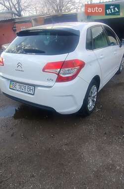 Хэтчбек Citroen C4 2013 в 