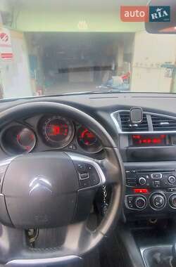 Хэтчбек Citroen C4 2013 в 