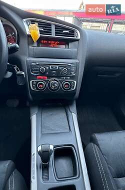 Хэтчбек Citroen C4 2012 в 