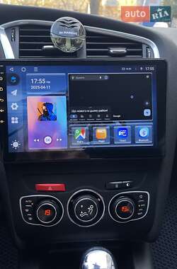 Хэтчбек Citroen C4 2011 в 