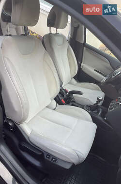 Хэтчбек Citroen C4 2012 в 