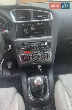 Хэтчбек Citroen C4 2012 в 