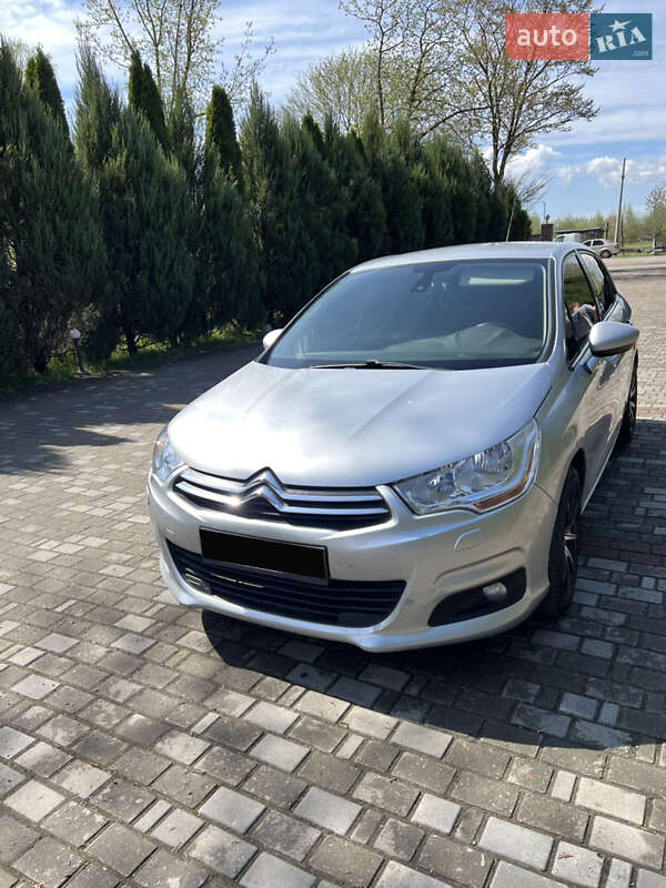 Хэтчбек Citroen C4 2011 в 