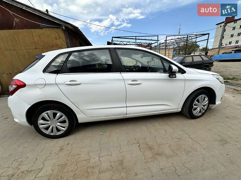 Хэтчбек Citroen C4 2014 в Болехове