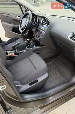 Хэтчбек Citroen C4 2014 в 