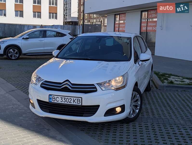 Хэтчбек Citroen C4 2012 в 