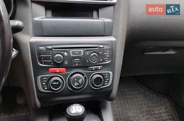 Хэтчбек Citroen C4 2013 в 