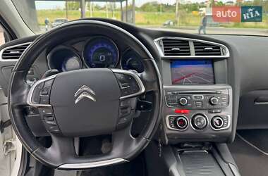 Хэтчбек Citroen C4 2012 в 