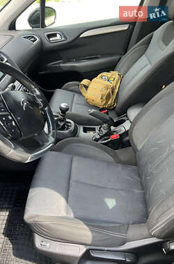 Хэтчбек Citroen C4 2012 в 