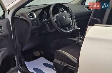 Хэтчбек Citroen C4 2015 в 