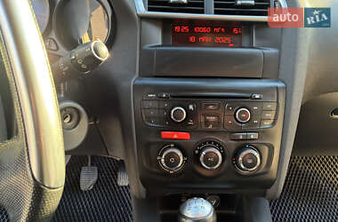 Хэтчбек Citroen C4 2012 в 