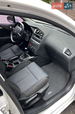 Хетчбек Citroen C4 2012 в 