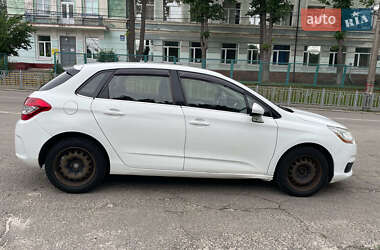 Хэтчбек Citroen C4 2013 в 