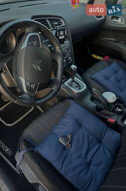 Хэтчбек Citroen C4 2012 в 