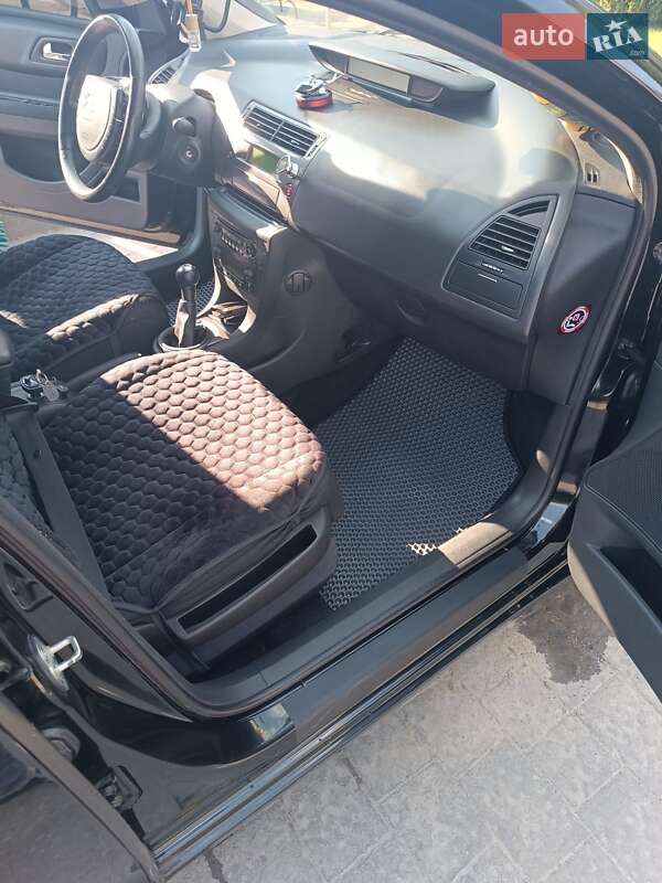 Хэтчбек Citroen C4 2008 в Млинове