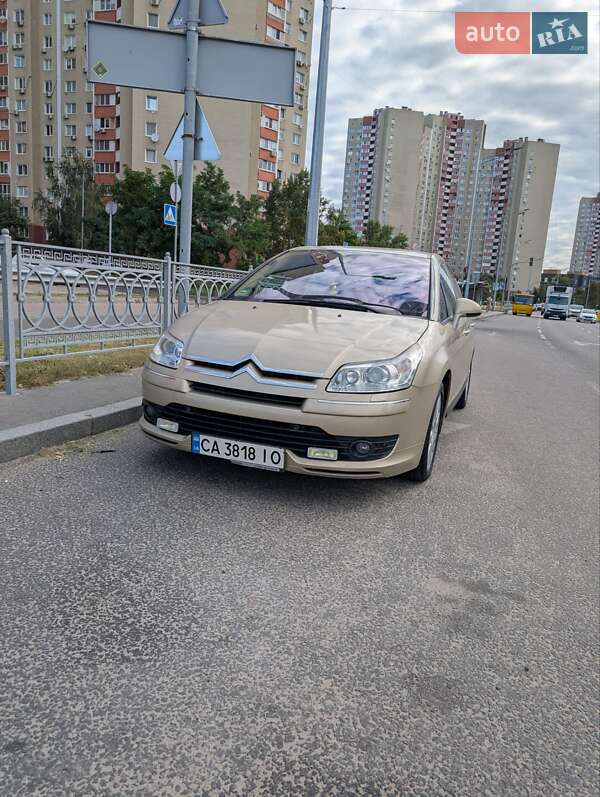 Хэтчбек Citroen C4 2006 в 