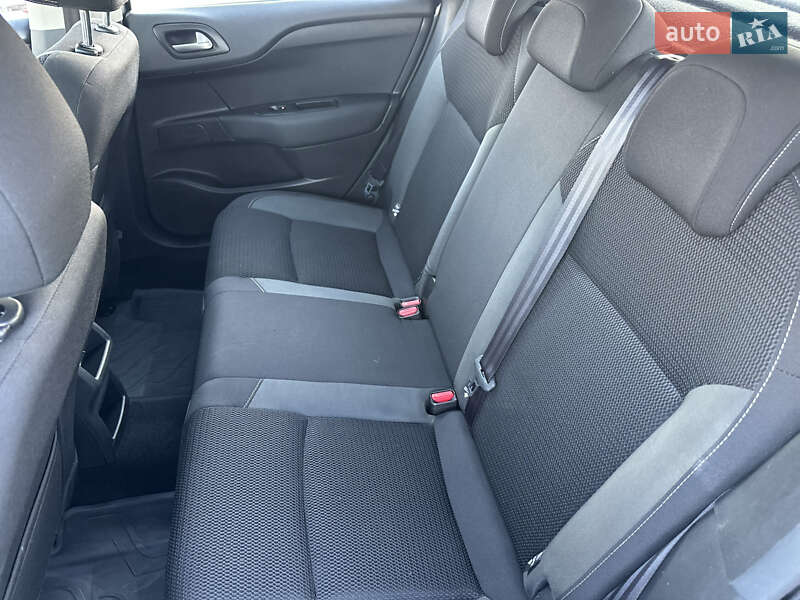Хэтчбек Citroen C4 2016 в Киеве фото 31 Хэтчбек Citroen C4 2016 в Киеве