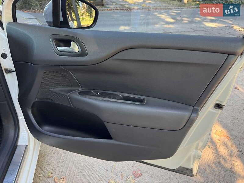 Хэтчбек Citroen C4 2011 в Киеве фото 19 Хэтчбек Citroen C4 2011 в Киеве