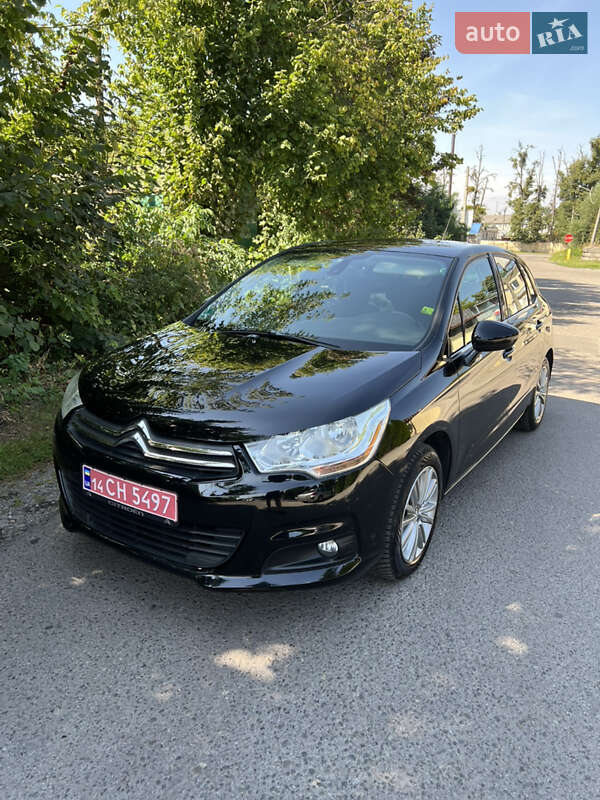 Хэтчбек Citroen C4 2012 в 