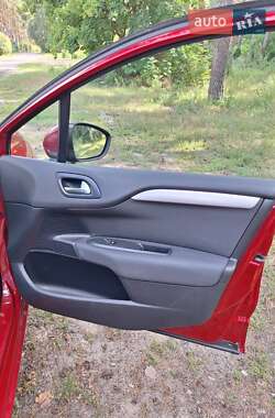 Хэтчбек Citroen C4 2017 в 