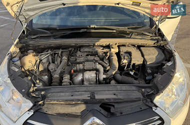 Хэтчбек Citroen C4 2014 в 